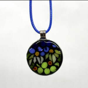 Pendentif fleurs jaunes et vertes sur fond noir (P 93)